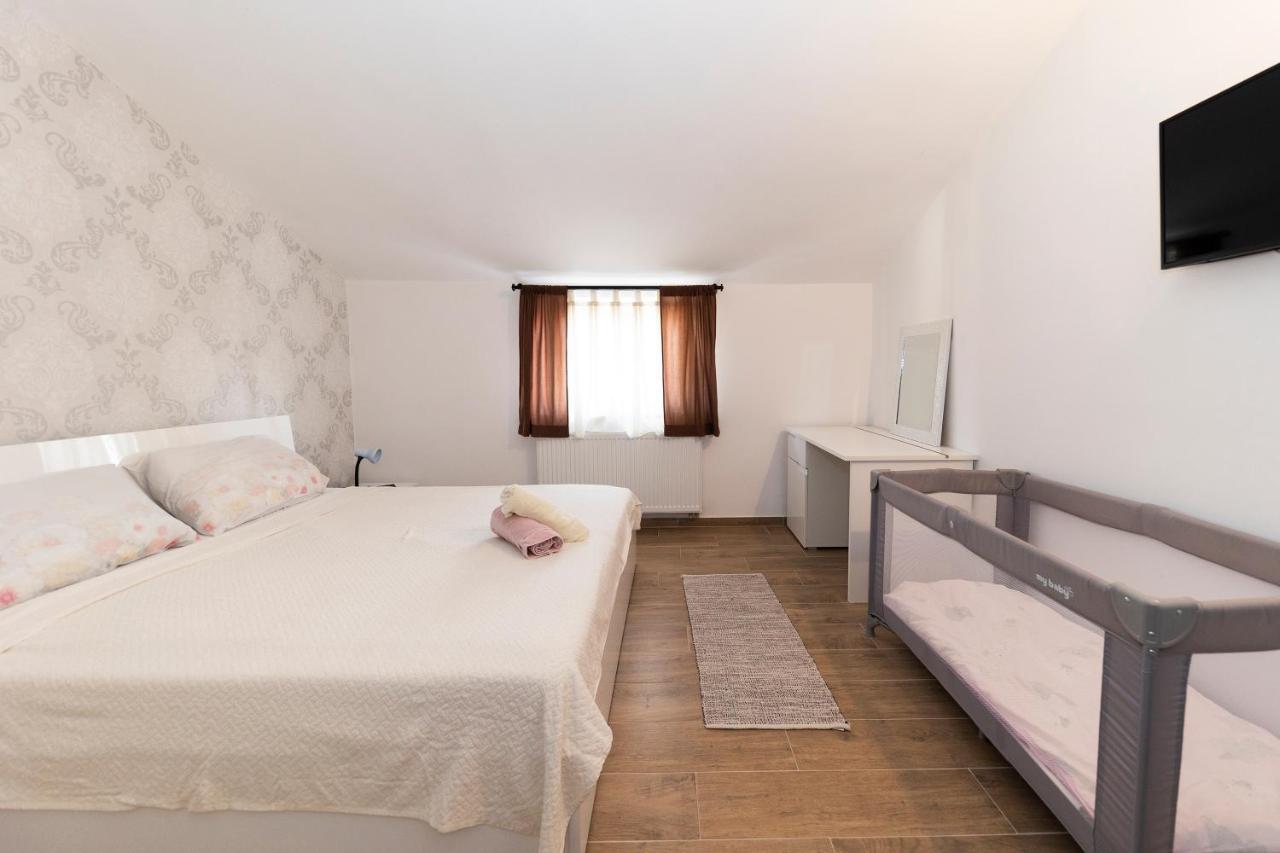 Apartman Lana Биоград на Мору Екстериор снимка