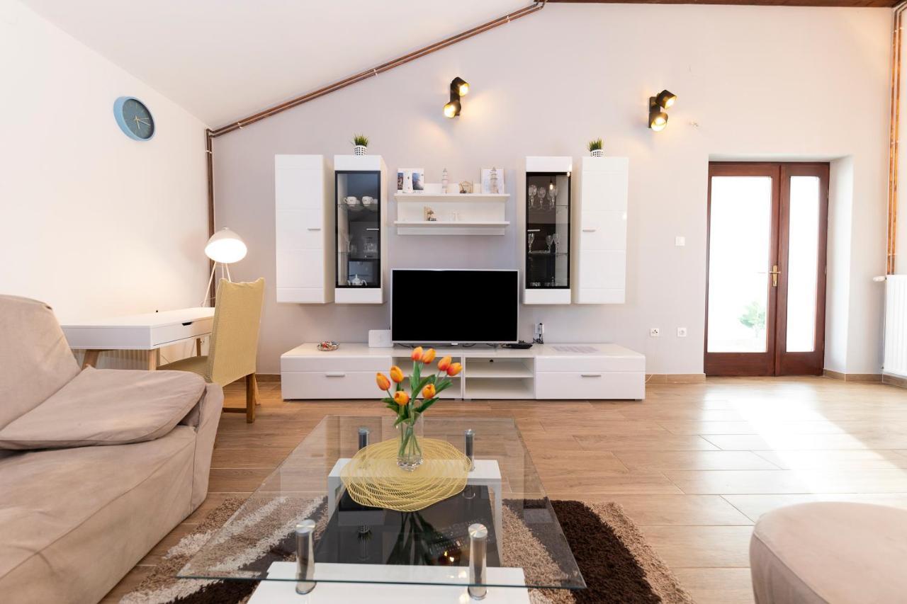 Apartman Lana Биоград на Мору Екстериор снимка