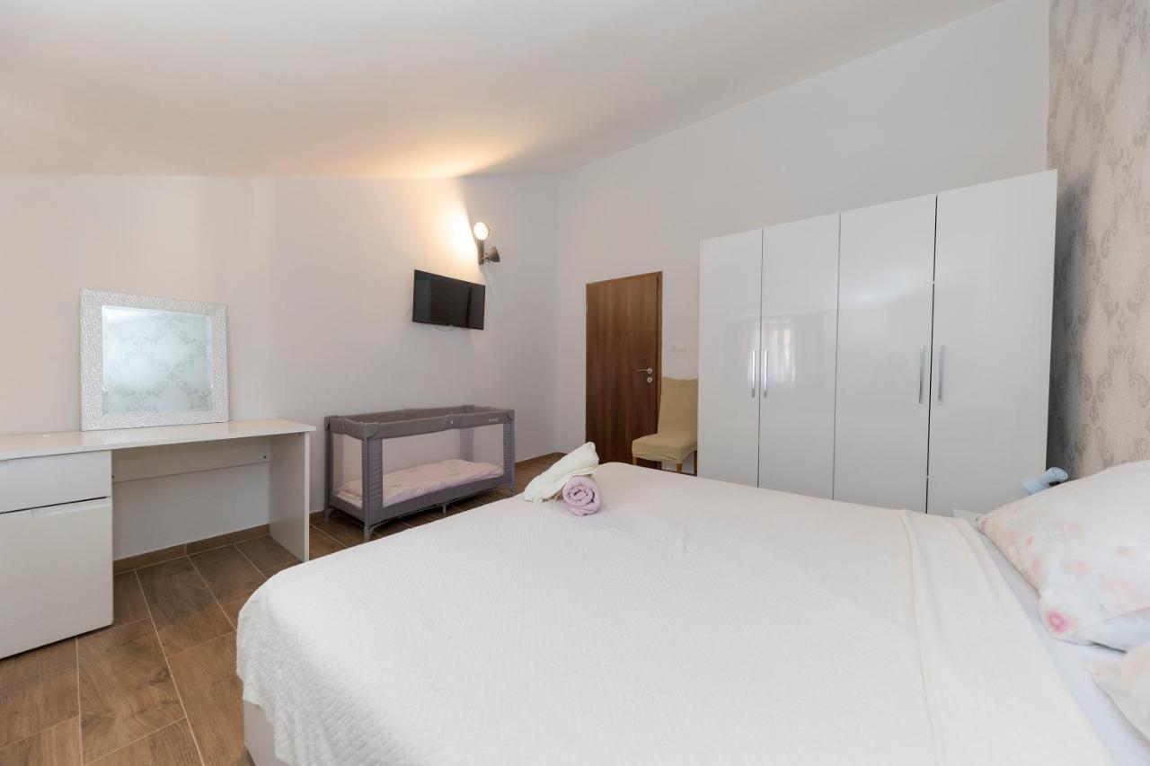 Apartman Lana Биоград на Мору Екстериор снимка